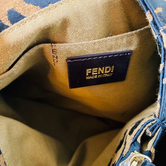 Gorgeous FENDI Leopard Logo Handbag - Picture 5 of 10